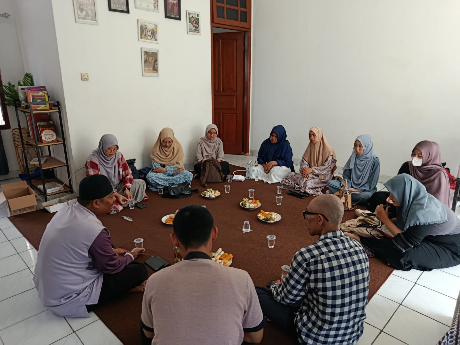 Diskusi kelas indoor Sekolah Siap Nikah